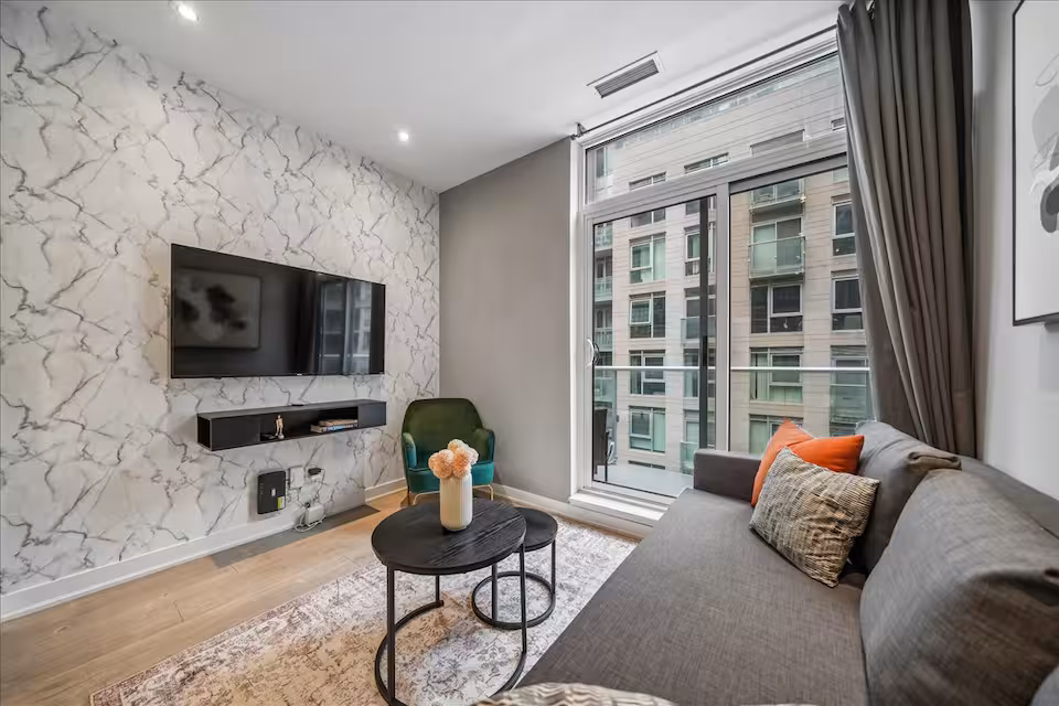 Panoramic 1 Bdrm with Large Balcony in Downtown Toronto